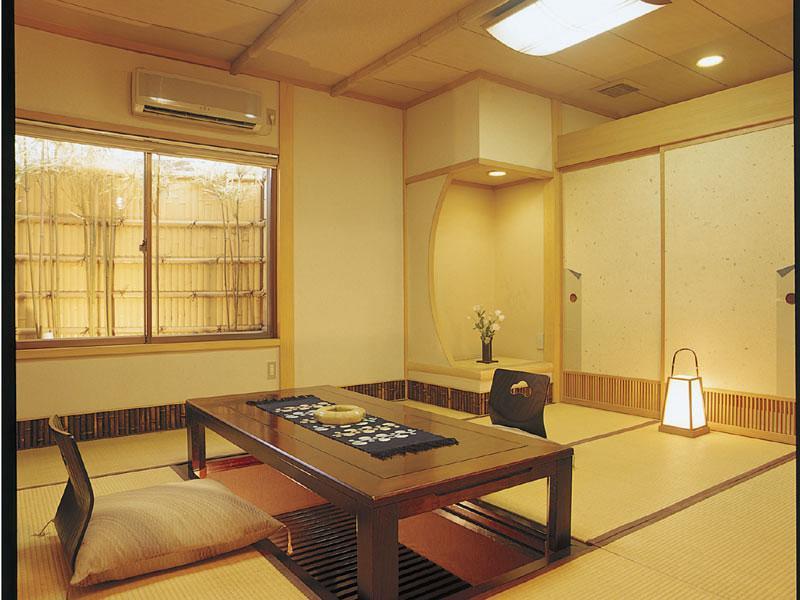 Yugawara Onsen Ryokan Uohan Buitenkant foto