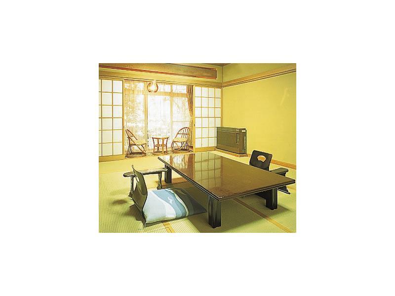 Yugawara Onsen Ryokan Uohan Buitenkant foto
