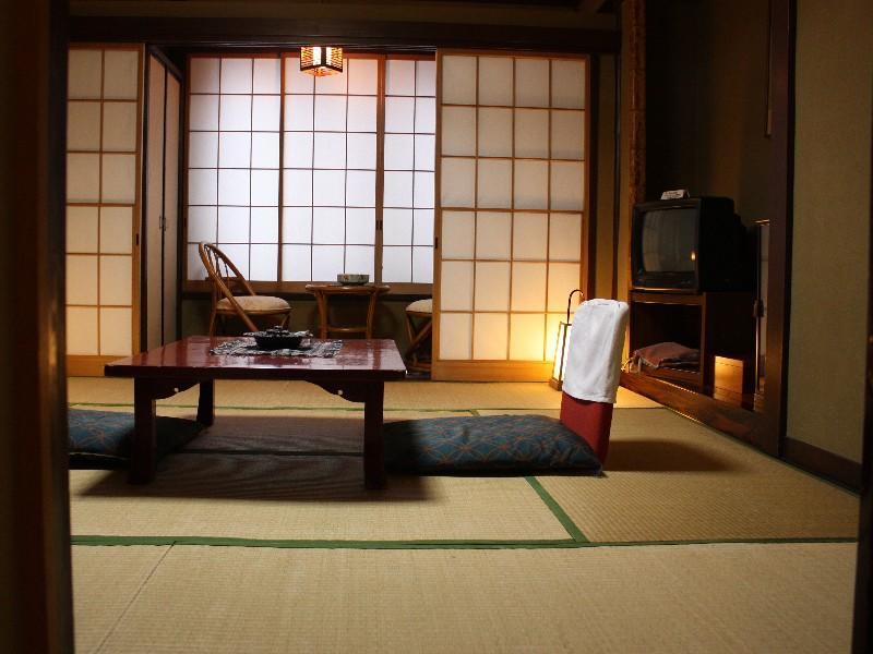 Yugawara Onsen Ryokan Uohan Buitenkant foto