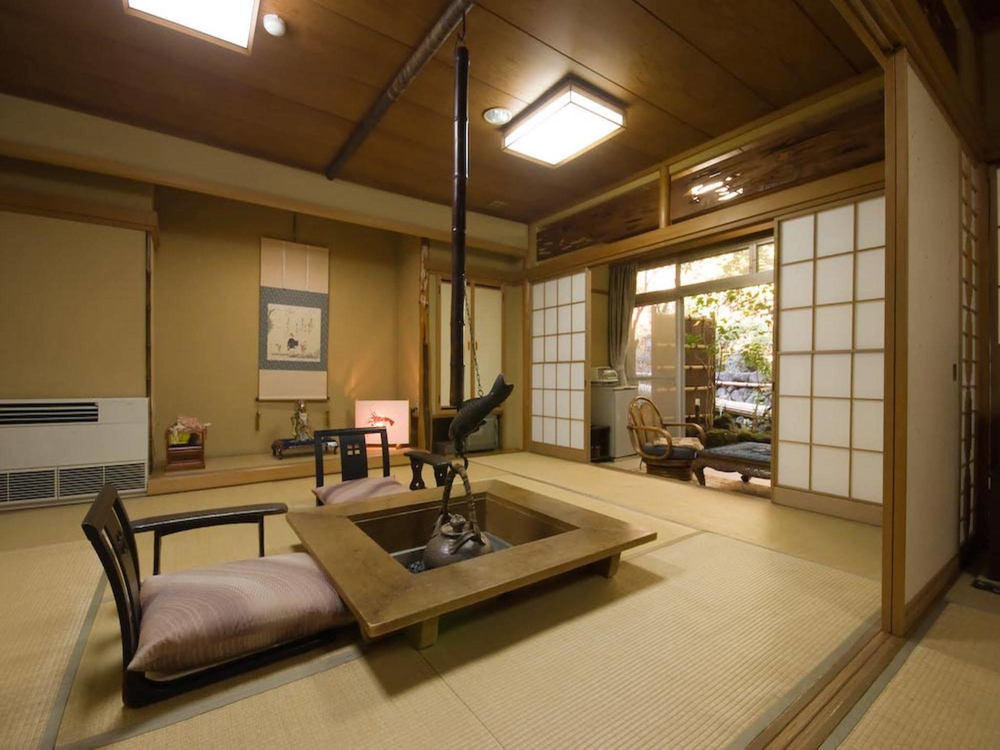 Yugawara Onsen Ryokan Uohan Buitenkant foto